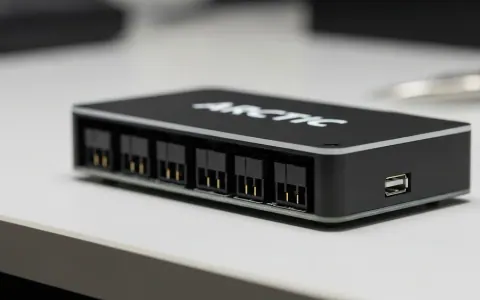 Новий контролер вентиляторів ARCTIC на робочому столі