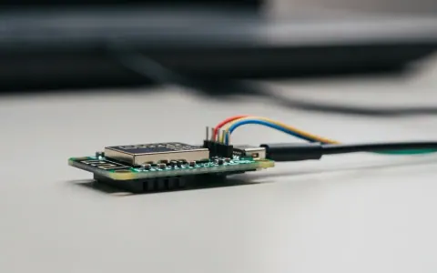 Мікроконтролер ESP32-S3 на робочому столі